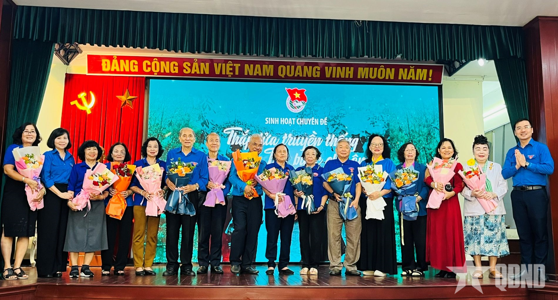 Thắp lửa truyền thống, tiếp bước cha ông